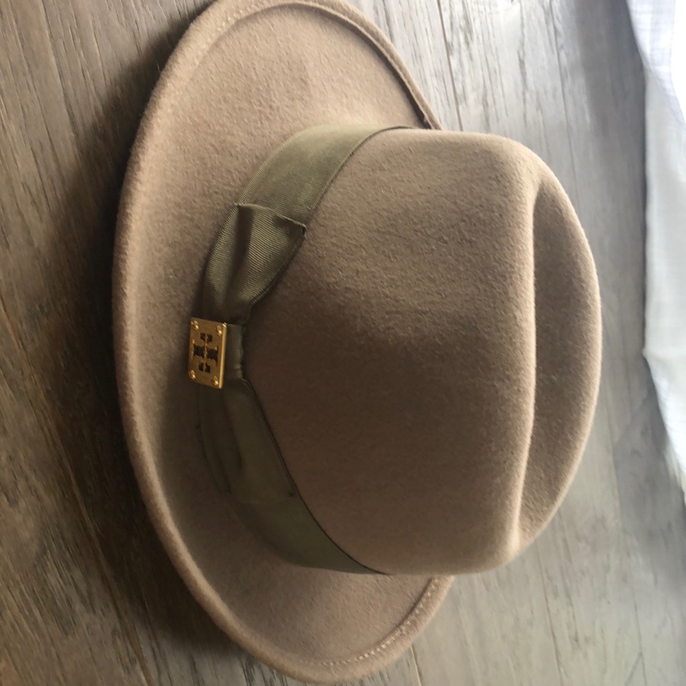 Tory Burch hat